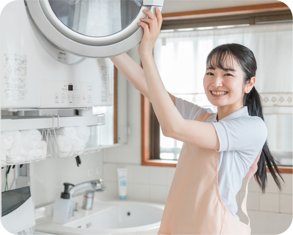 乾燥機を使う女性